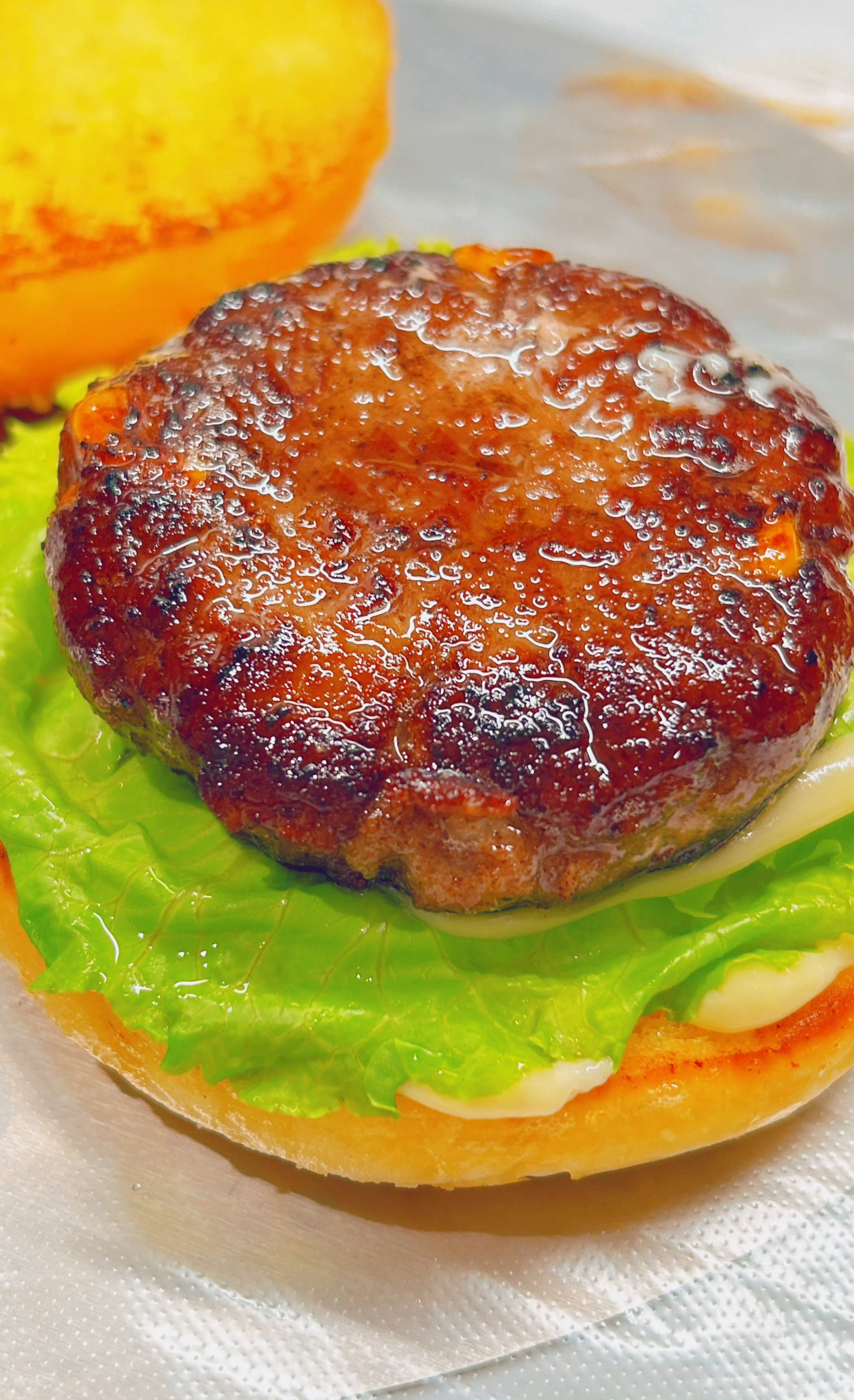 有份牛肉饼已经发走了，吼吼早晨少年灭掉了一个，等下再煎一个夹我的大馒头吼吼牛肉饼