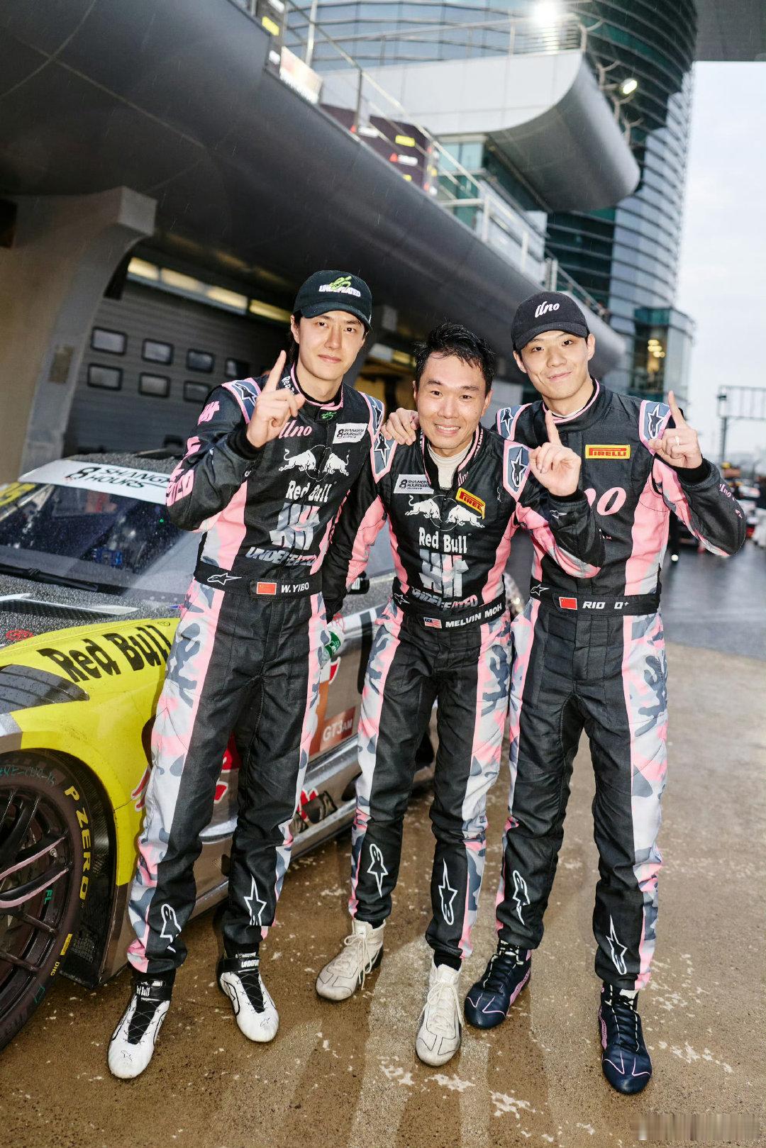 #85RACING##王一博车组获冠军#
恭喜恭喜🎉🎉🎉， ​​​Young&Rich[手指比心][手指比心][手指比心]～ ​