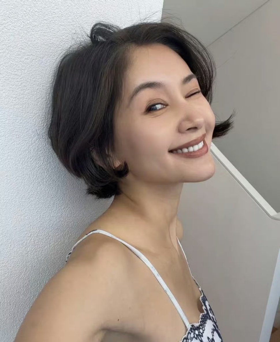 39岁王子文剪短发了，还专门把皮肤晒黑了 ​