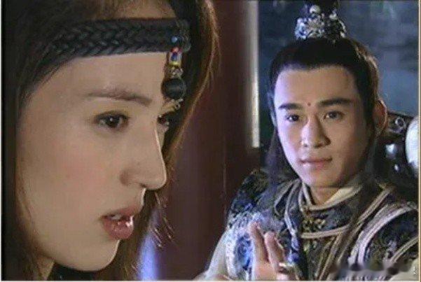 电视剧《雪花女神龙》
豆瓣7.1分
【剧情 / 武侠】
百度网盘无广绿色链接： 
一把凤血剑，一身江湖仇。上官燕历尽艰险寻母复仇，卷入江湖纷争。快意厮杀，爱恨两难，误会与遗憾贯穿全程，旧武侠独有的悲壮底色，是无数人的童年意难平！ ​