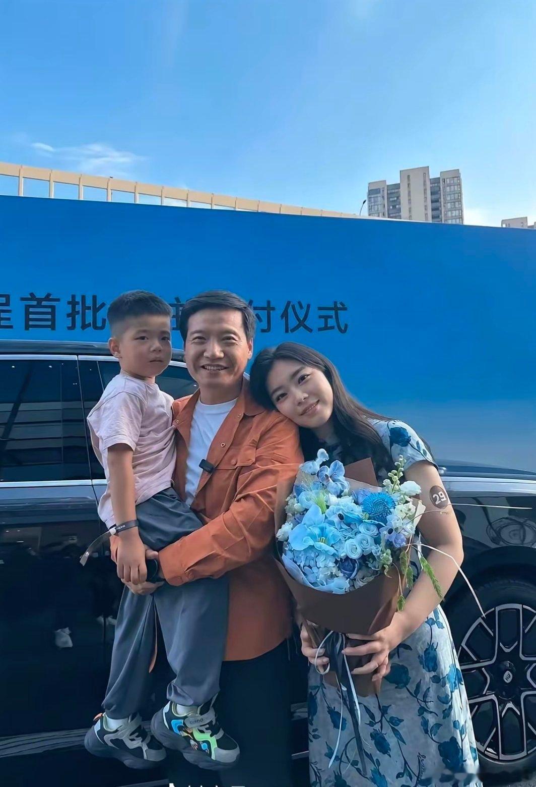 千亿霸道总裁爱上我现实版[嘻嘻]针对小米汽车和雷军口碑翻转的问题，有回答提到首批澎程车主交车合影氛围亲近得像家人一样，这也是不少米粉支持澎程的原因之一。#小米澎程[超话]##小米澎程##雷军##小米澎程n90##小米澎程n70# ​