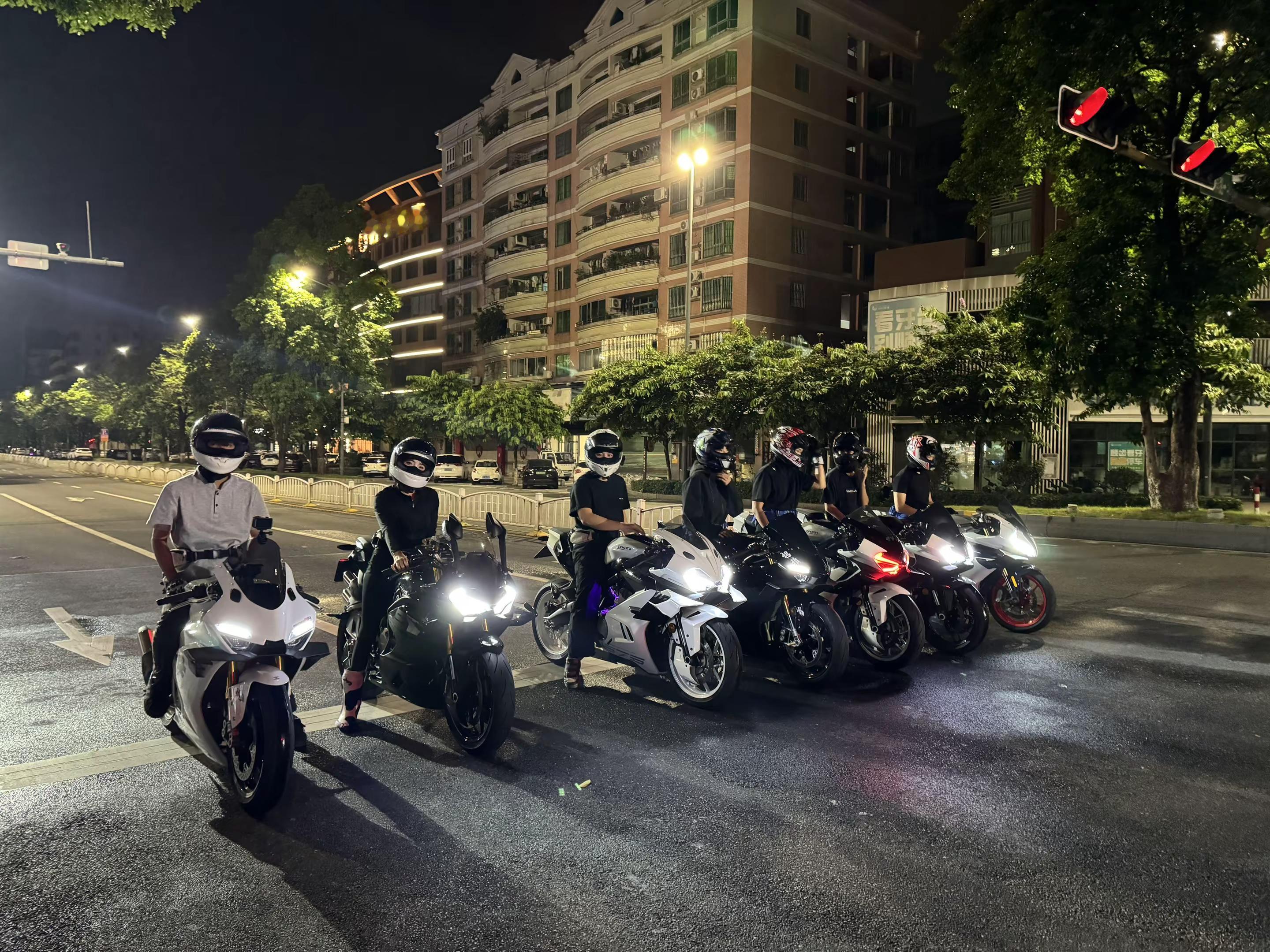 至少我们现在还有说走就走的勇气675sr 张雪500rr 750sr 450sr