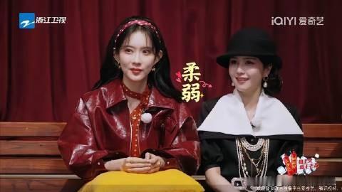 明明孟子义长相比白鹿更加精致，为啥同框的时候孟子义却输了呢？
究其原因女人还是不能太瘦了，太瘦以后虽然身材纤细了，但相对应的脸上也开始挂不住肉，整个面相看起来就会显得有点“刻薄”。
孟子义如今明显就是这种情况，身材高挑，四肢却非常纤细，脸上没肉脸型显长，眼窝深、瘪嘴，再加上胶原蛋白的严重流失，使她整