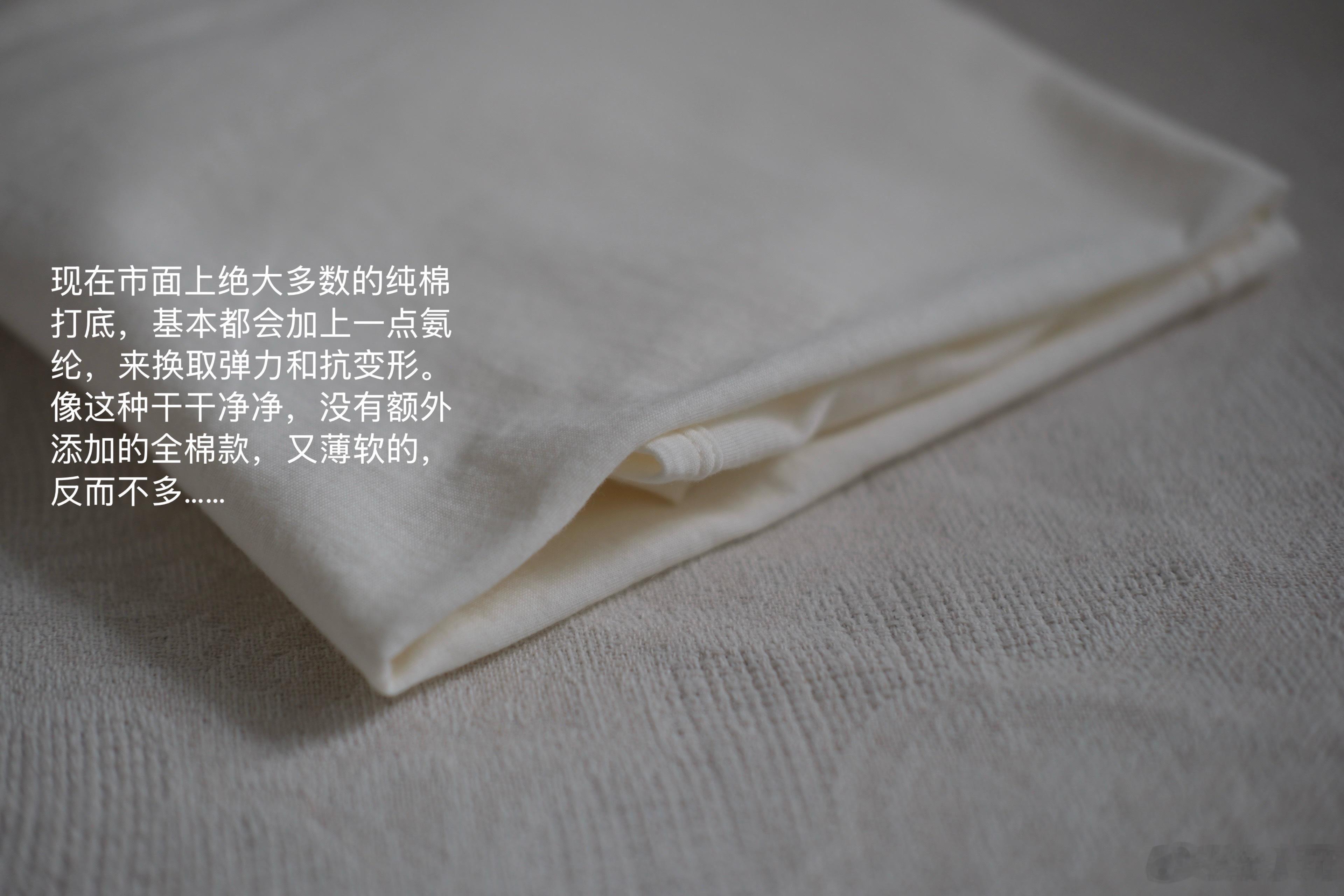 奶油色打底/100%棉没有多余花哨的设计就是一件耐看实穿的基础内搭回归面料原本干净自然的状态～明晚（10月17日/周六）8点🌙 ​​​