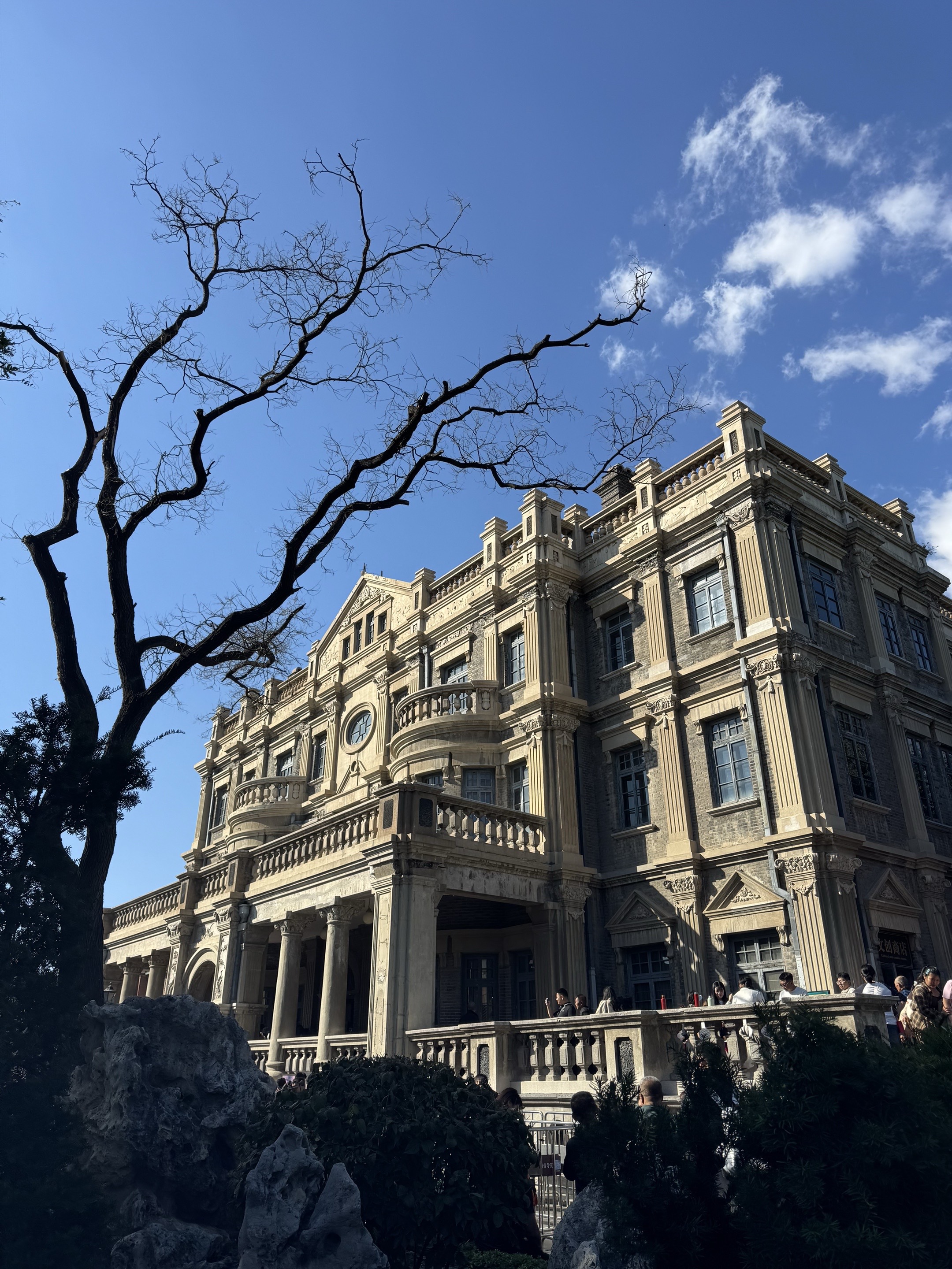 年少不知小六子，年青识得张汉卿，余生仅见张学良张学良 少帅