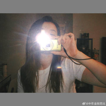 等着一点钟看球，旧相机新玩具，拍出来太好看了，跟回到0几年了一样
