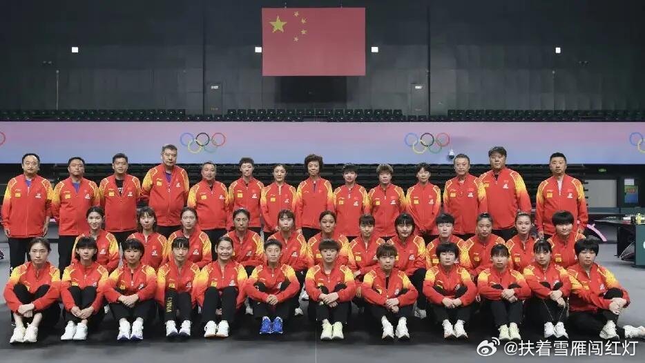 #前国手谈国乒为什么统治力不如以前##程靖淇周雨谈国乒为什么统治力不如以前#
程靖淇、周雨直播坦言，海外选手特色鲜明进步迅猛。国乒新生代追求全面，缺少一招制胜的绝活，队伍处在新老交替期，各方对手竞争力持续上涨。#国际乒联回应来自中国的举报信# ​
