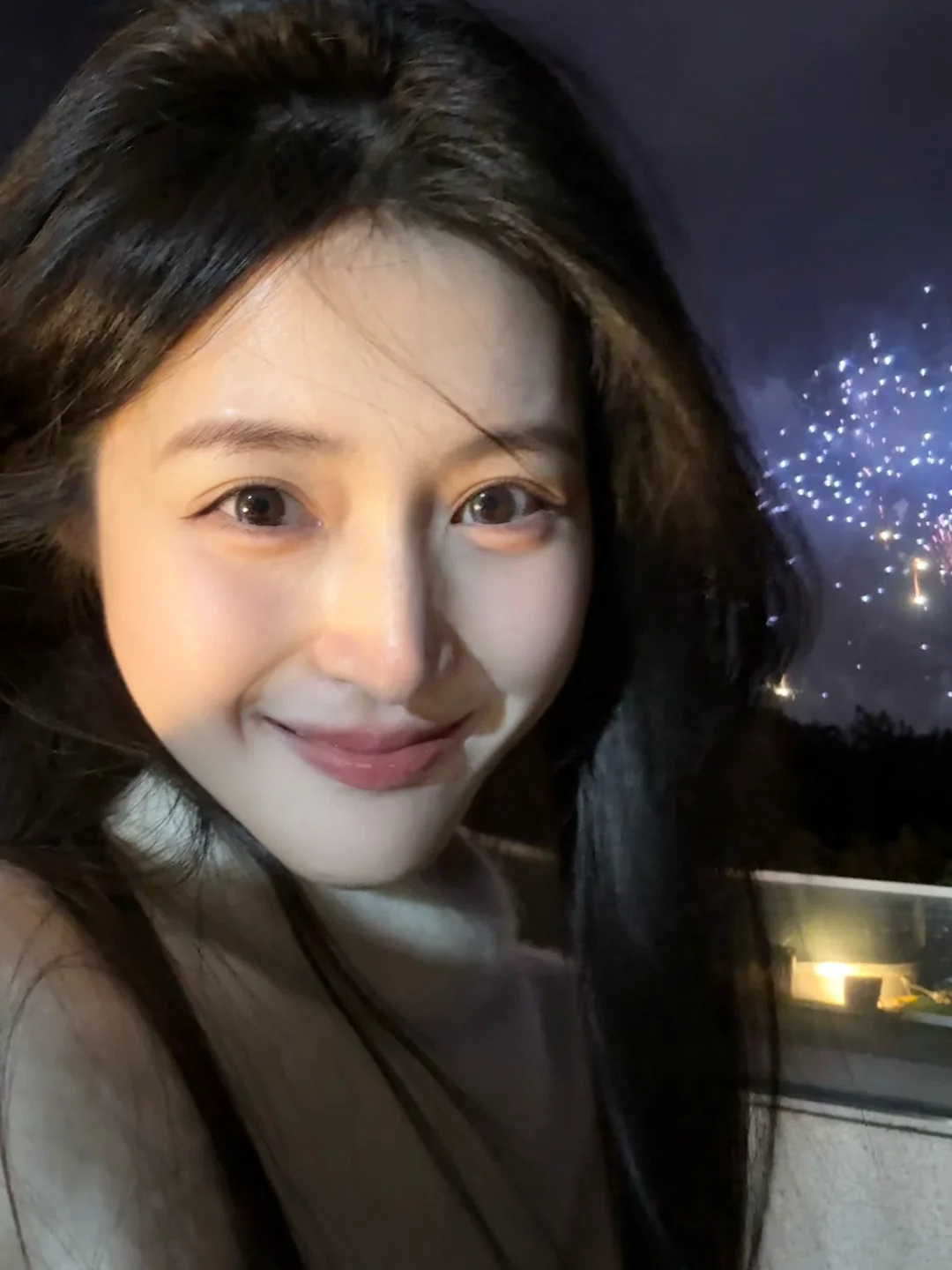 火花流泻而下像缀满星星的胡须🎊未来日子像烟花一样灿烂