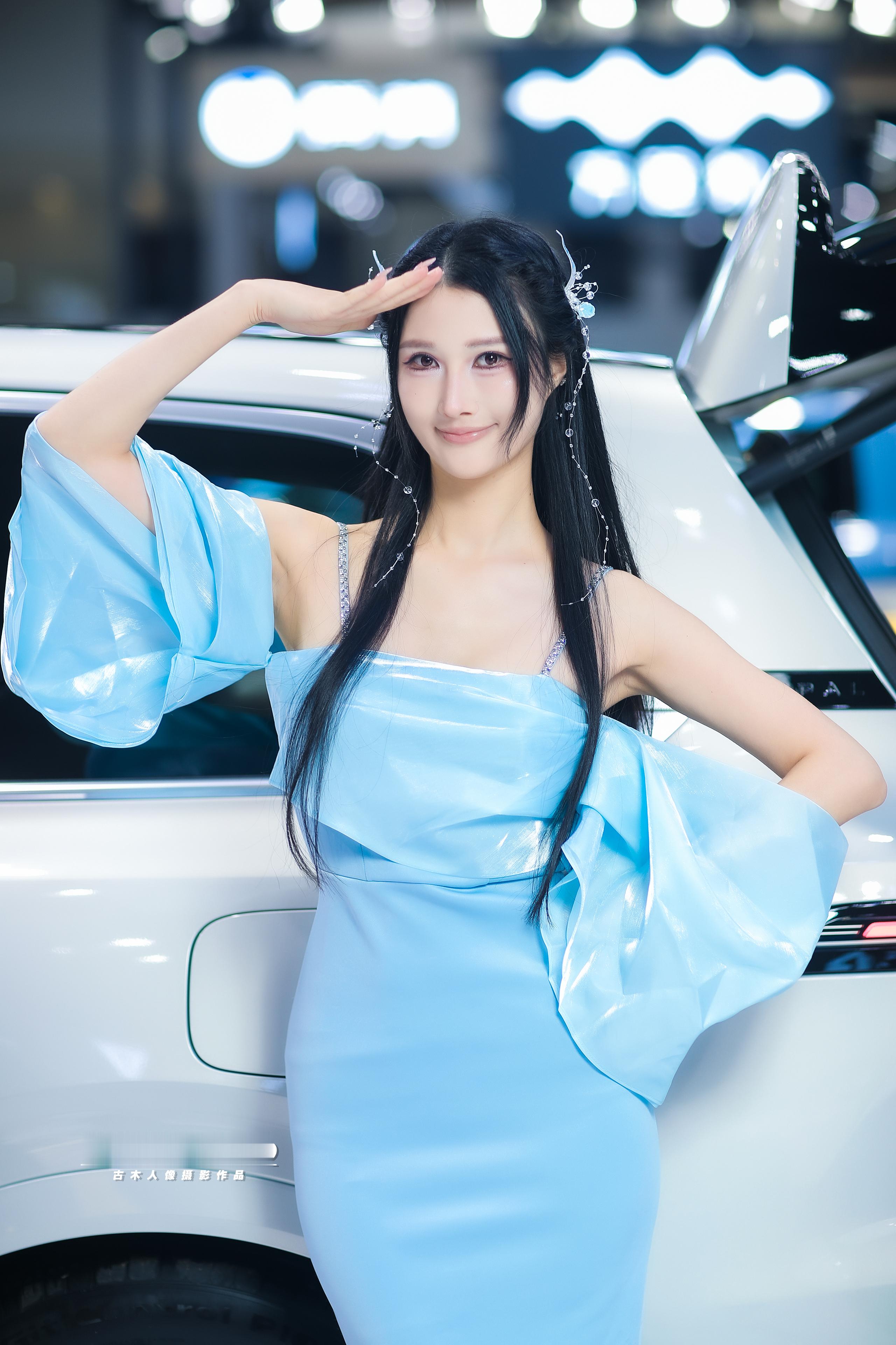 2025贵阳汽车文化节深蓝展台模特小姐姐