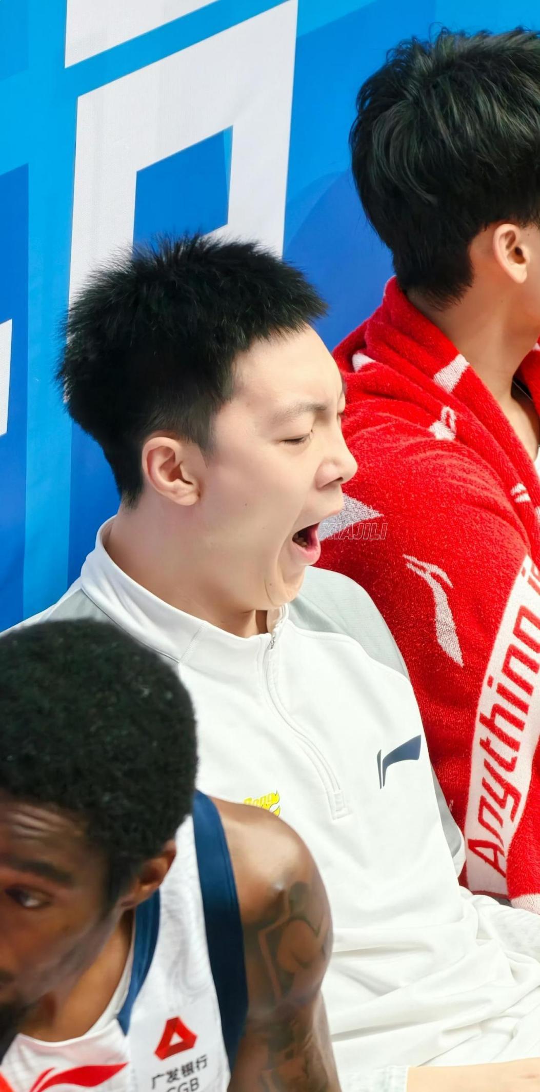 胡明轩，26岁，不是28岁。你的眼睛欺骗了你，那些断言他“严重下滑”的...