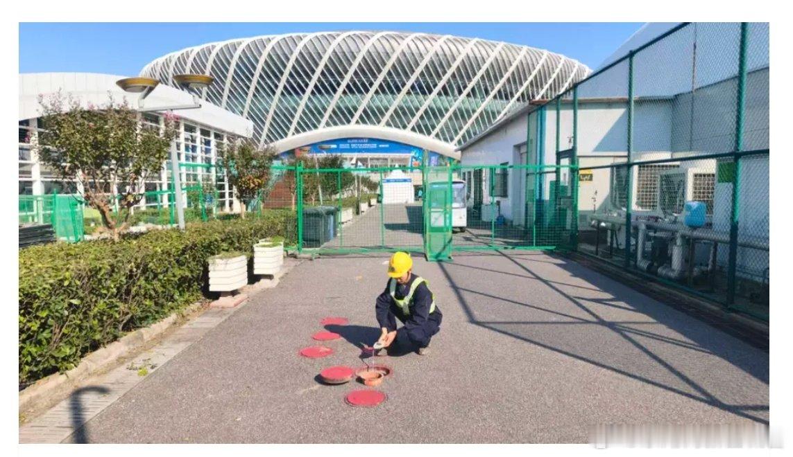 #东湖高新城管微新闻# 2026武汉光谷网球公开赛已开赛。为保障赛事期间燃气安全稳定和不间断供应，东湖高新区城管局提前部署、精准施策，全方位筑牢赛事期间燃气安全保供屏障，守护赛事顺利举办。 ​