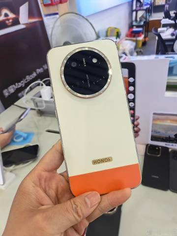 荣耀X80 Pro Max真机曝光：11000mAh电池，6.26 首...