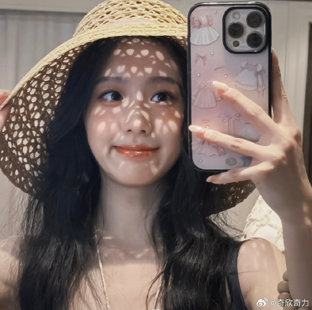 #包上恩[超话]##包上恩[超话]# 
谁懂啊？这张真的在我的相册里呆了好久
就是感觉宝宝就在我面前的感觉
#包上恩[超话]# ​