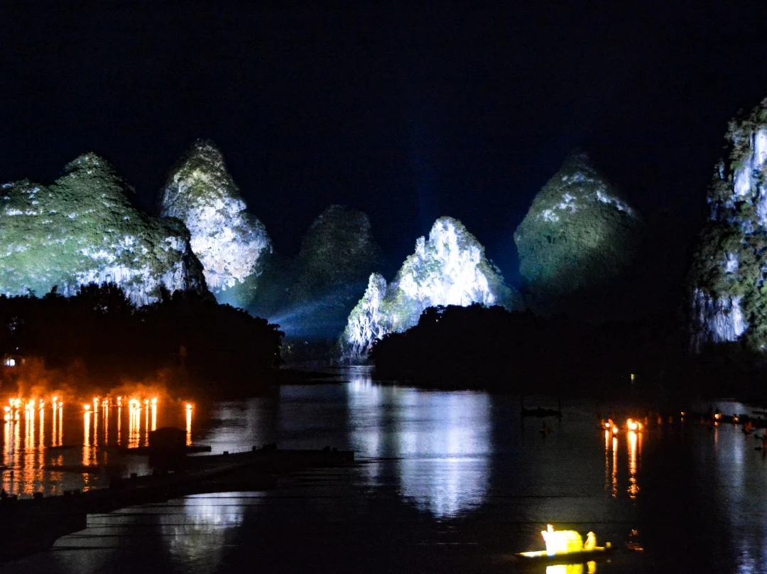 一直比较钟情于印象系列，终于欣赏了《印象刘三姐》。《印象﹒刘三姐》位于广西壮族自