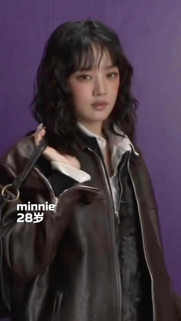 #miumiu大秀# MiuMiu秀场前排怼脸官摄 赵今麦李沁崔然竣Minnie momo同场！CN区骨相优越，韩区财阀感拉满，品牌选人眼光绝了#春夏时装周##巴黎时装周# ​