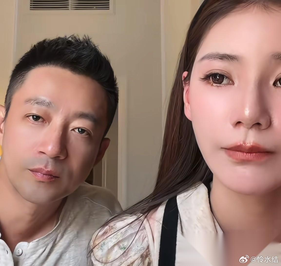 怪不得汪小菲交往过不少人，最后真正能走进婚姻的，也就大S和马筱梅两个人。 
 
这俩女人身上，都有股拿得住局面的劲儿。大S当年气场强，敢爱敢恨，骨子里很有主见，当年是轰轰烈烈的结合。而马筱梅呢，是另一种通透，不贪物质，心态稳得很。 
 
出去逛小镇，汪小菲主动问马筱梅要不要买东西，筱梅直接 ​