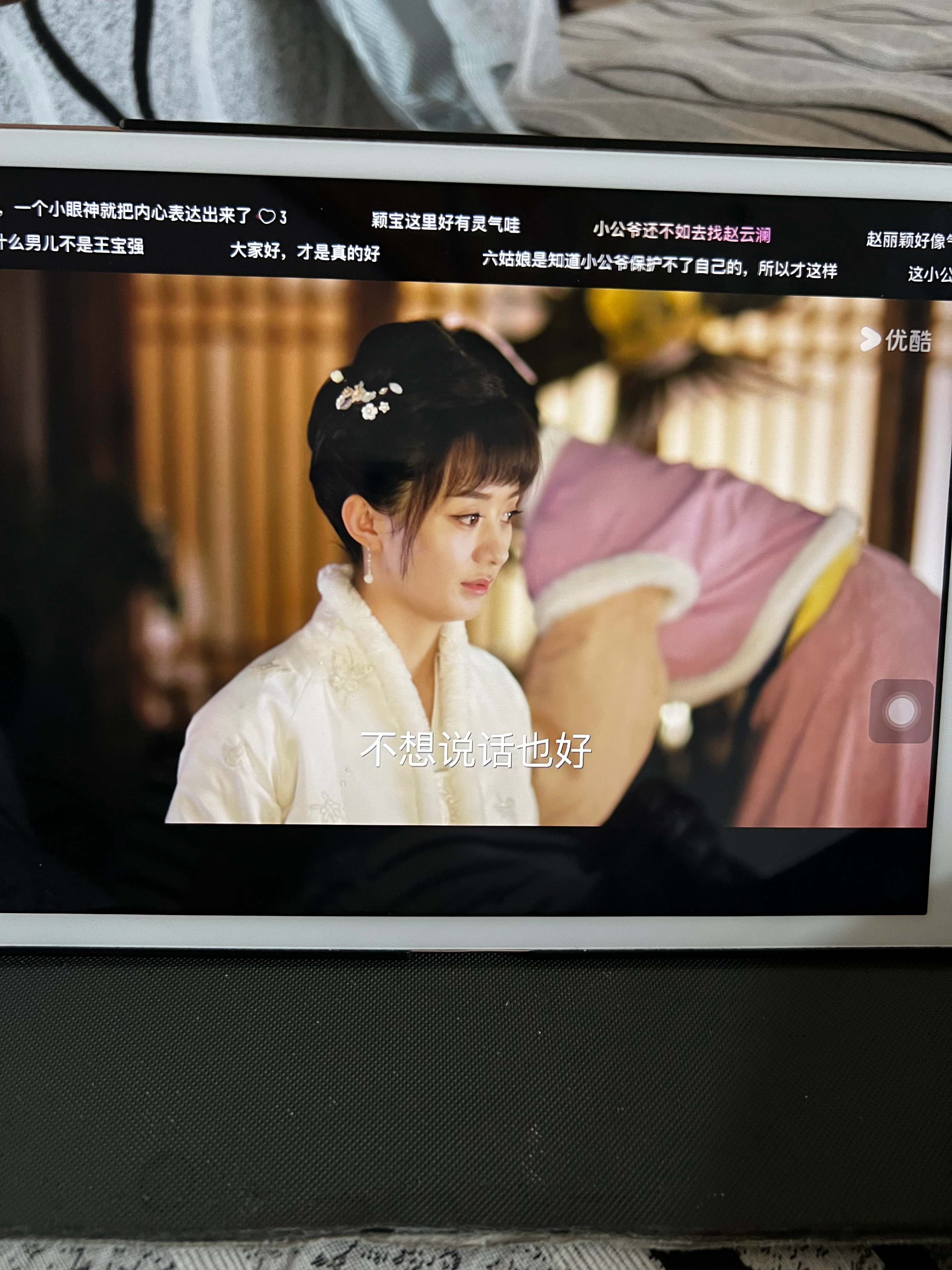 继续二刷是否，要搁新剧，如果这么长，我肯定追不起来
还得是老剧，不担心剧情，也不用一直盯着看
当背景音，适合边做家务边追剧，但就这也耗时间

时下短剧为啥这么火，确实是适合碎片化时间追剧啊，要我看短剧，估计也会停不下来

#红果短剧收费担忧#
红果短剧客服已明确回应，平台内容一直免费不会 ​