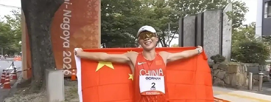 07后小将首战亚运就“套圈”世界纪录保持者！19岁石升吉1小时23分32秒夺中国田径亚运第200金，赛后放话：下一步北京世锦赛冲金
名古屋亚运会男子半程马拉松竞走决赛，19岁的石升吉在10公里处把世界纪录保持者山西利和甩开了整整8秒。更残酷的是，山西利和在11公里过后因累计三次警告被罚停两分钟，只能