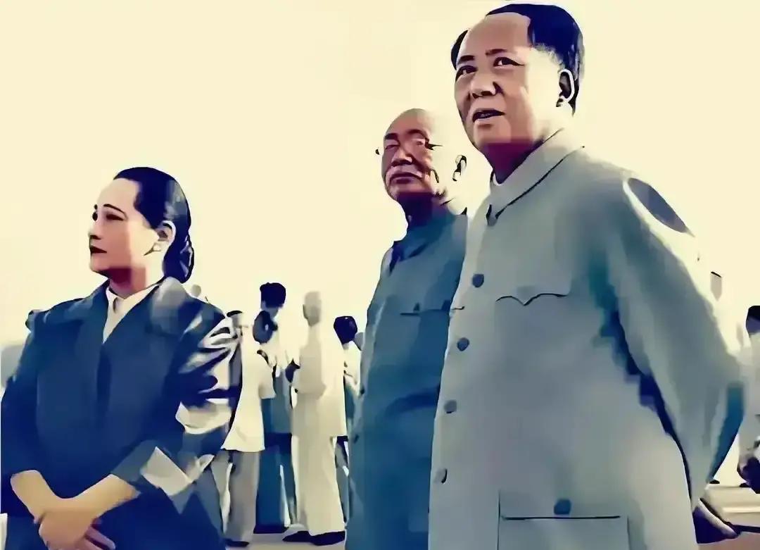 宋庆龄先生曾深情地说：“毛主席对我的称呼，从孙夫人到庆龄先生，再到亲爱的大姐，称呼的嬗变，说明我们都走进了对方的心里。能被润之主席称呼为亲爱的大姐，这是我引以为傲的！”
 
1949年深秋的一个傍晚，宋庆龄在上海的寓所里收到一封从北平发来的电报。电报不长，是毛泽东亲自拟的，请她北上参加新政协筹备。她
