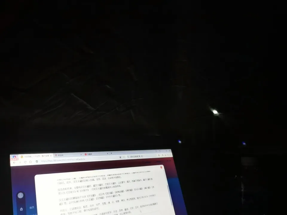 微软CEO纳德拉发出AI“紧急刹车”警告：当超级智能被视为“内部威胁”

2026年10月10日，微软董事长兼首席执行官萨蒂亚·纳德拉在社交平台X上发表了一篇题为《超级智能时代下作为内部风险的模型》的文章。在这篇不长但措辞明确的声明中，纳德拉提出了一项颇具颠覆性的主张：企业应当将最先进的人工智能模型