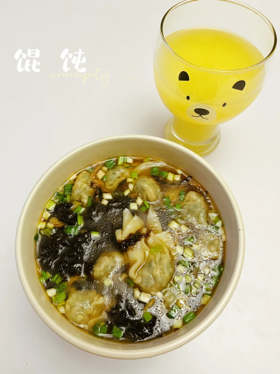 馄饨 | 鲜掉眉毛的汤底，一口一口停不下来