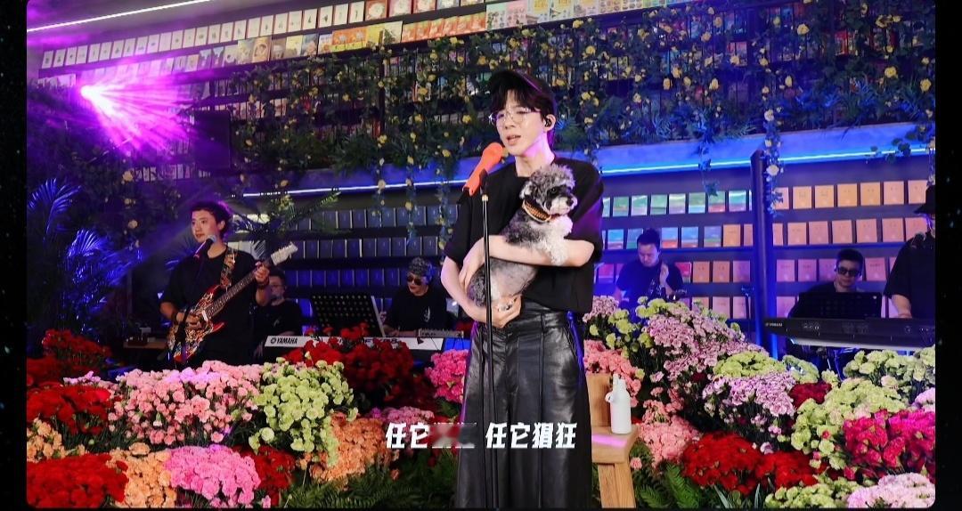 #摩登兄弟[超话]# 盛大的宛如童话般的康乃馨音乐节结束啦，说实话真的激动了好久好久，这周前三天都是宁哥的康乃馨挣下去的，高三在补课，好累好累，但只要想到宁哥的康乃馨音乐节我就特别开心，自817知道今晚的直播，感觉每晚都睡不好了，就是像没看过一样很兴奋，我可能还会有更多的康乃馨音乐节，更 ​