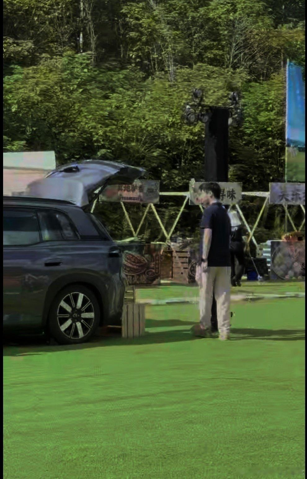 ·越级宽敞，这款车的越级表现确实让人眼前一亮 ​