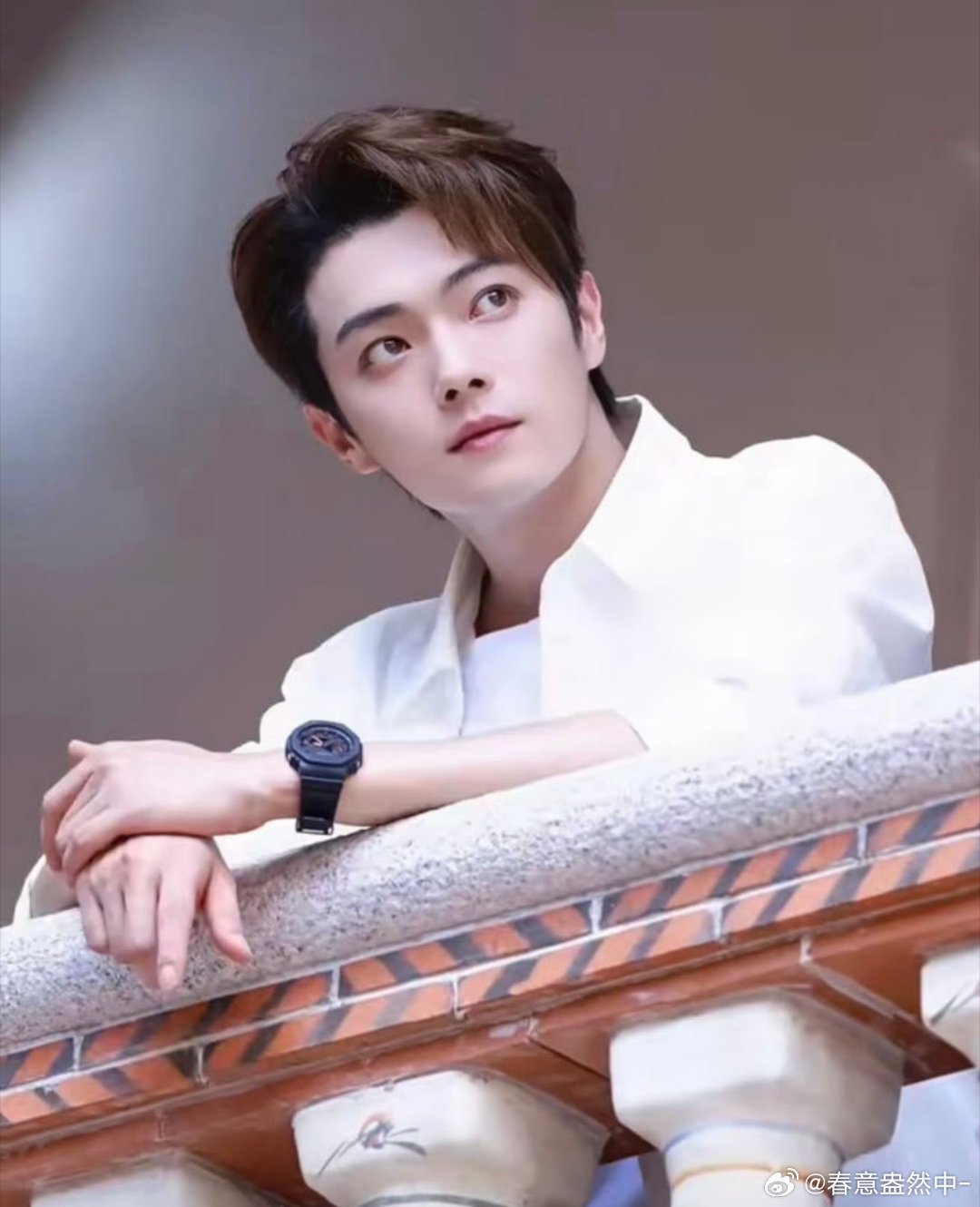 #许凯[超话]# 
真诚的赞美是掷向空中的回旋镖，它带温暖的力量飞向凯凯，最终，总会携带着意想不到的幸运稳稳回到我们手中。 ​