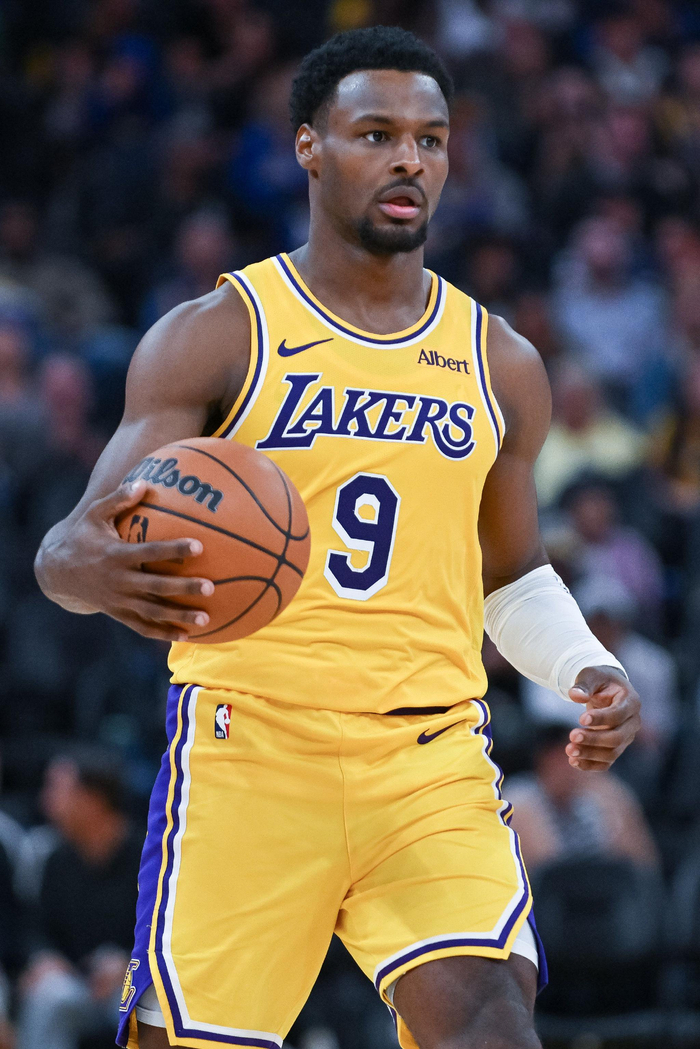 布朗尼有可能被裁掉。
       今日NBA季前赛，湖人主场89比101不敌豪强勇士，而布朗尼的表现堪称灾难。
       全场比赛，布朗尼替补出战10分52秒，投篮2投0中，3分1投0中，怒砍0分1篮板1抢断4失误，正负值-18全场最低，要知道这是季前赛，对手都没认真打，到了真正常规赛，以这样