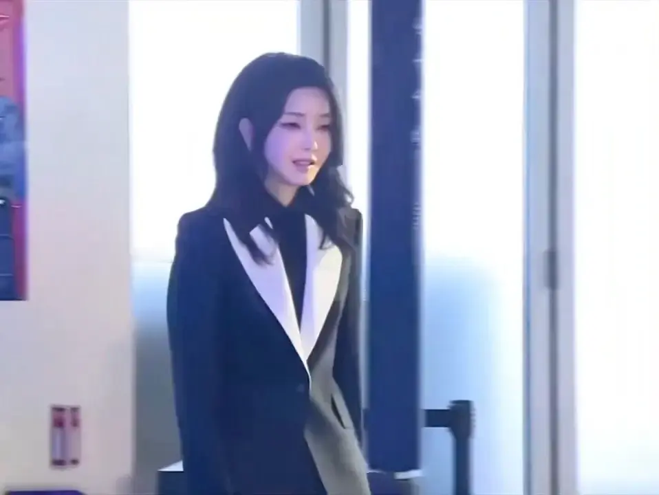 为利禄为功，一别流年似梦境