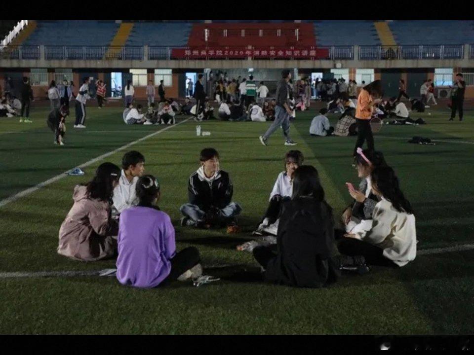 国考补录一般是什么时间？别和调剂搞混
 
很多考生容易把调剂和补录弄混，两个时间点完全不一样 。
 
✅国考调剂：笔试出分之后、首轮面试之前，一般在1月份开展。
 
✅国考补录（补充录用）：要等国考首轮全部面试、体检、政审结束之后才启动。
按照历年规律，大多在5月份发布补录公告 。
 
大致完整 ​