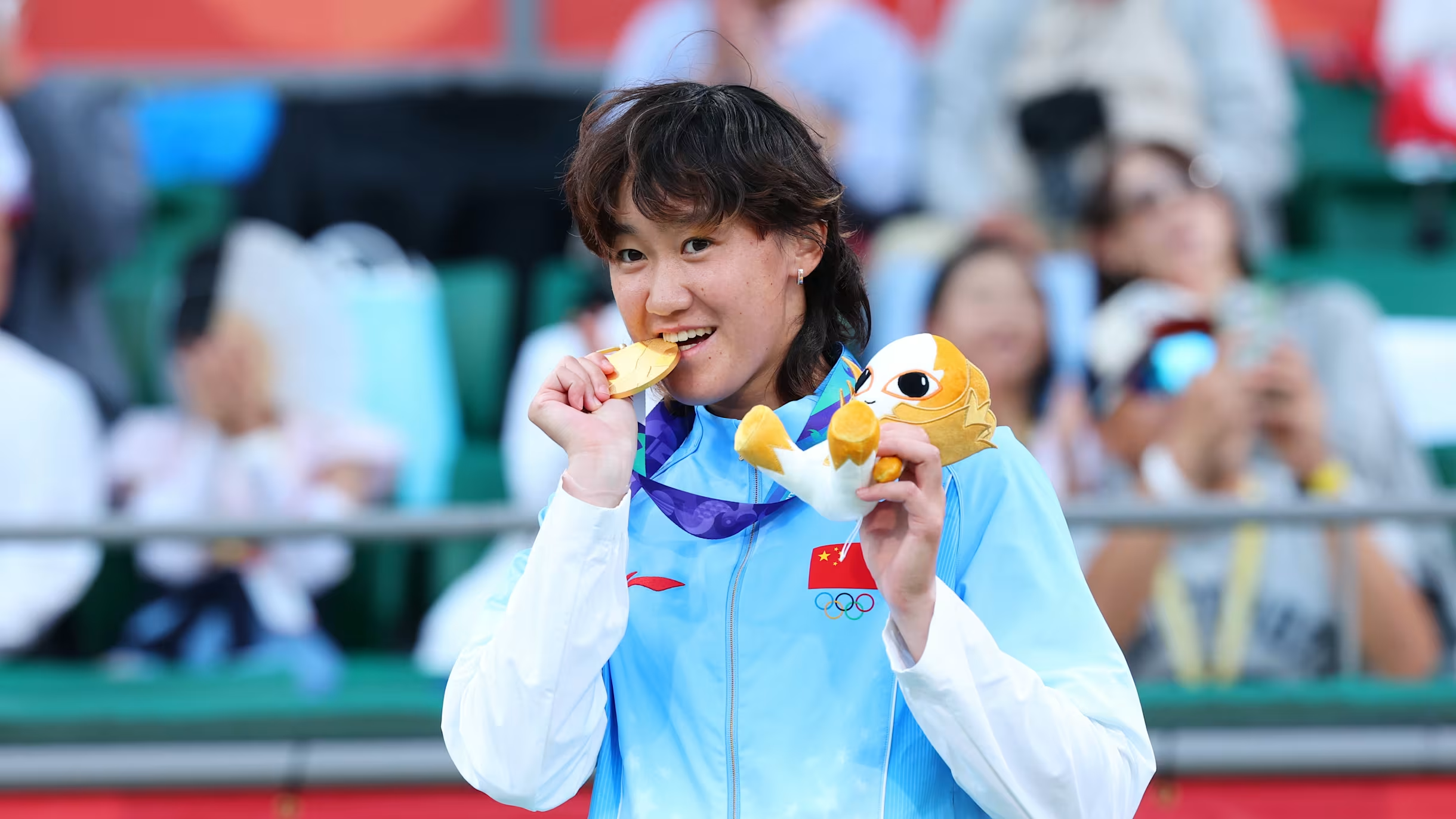 2026年爱知·名古屋亚运会网球女单决赛中，王曦雨以6-2、6-1战胜队友张帅，首夺亚运女单金牌。中国队实现该项目六连冠并连续三届包揽冠亚军。王曦雨凭此夺冠获得2028年洛杉矶奥运会参赛资格。
决赛赛况: 王曦雨在66分钟内直落两盘击败张帅，首盘0-1落后后连赢五局建立优势，第二