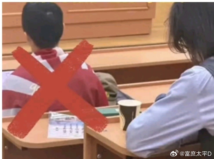 南京警方回应留学生旭日旗事件南京警方称披旭日旗事件不是小事历史从来不是可以随意打扮的小姑娘，更不是某些人用来标新立异、换取境外关注的工具。从莫斯科大学的反法西斯纪念碑，到南京大屠杀遇难同胞纪念馆，所有刻在民族记忆里的伤痕，都容不得任何人以任何方式去践踏。对这类行为的零容忍，就是对历史最基本的尊重。