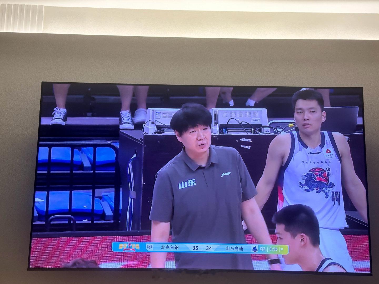 邱彪真的太不容易了，为了山东男篮也是付出了很多，自己都沧桑了 ​
