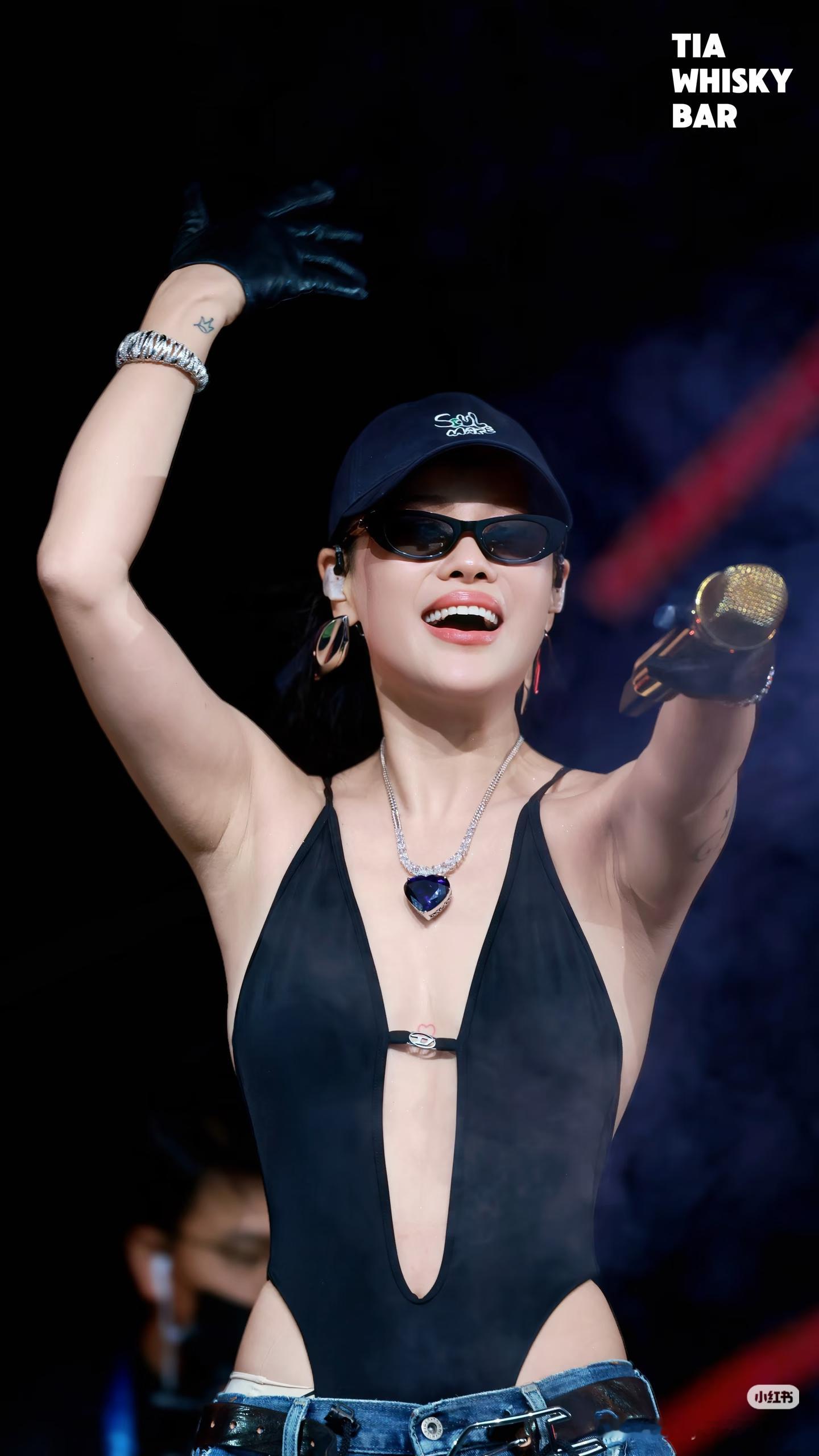 袁娅维采访聊音乐审美，她说大家喜好不一样，有人喜欢流行，有人喜欢小众音乐，不必强行说服别人。很多网友点赞这个观点。华语乐坛需要多元风格，不能只有一种流行模板。袁娅维一直坚持小众曲风，接纳赞美，也接纳质疑。你喜欢多元风格的华语音乐吗？袁娅维 袁娅维采访 音乐审美