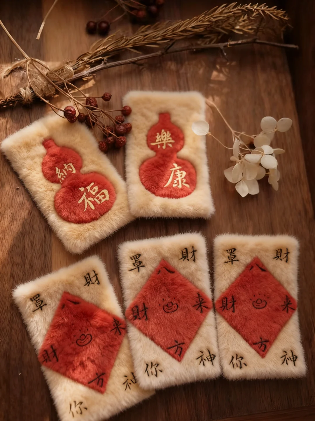 拒绝不了毛绒绒的东西，忍不住玩起来啦～