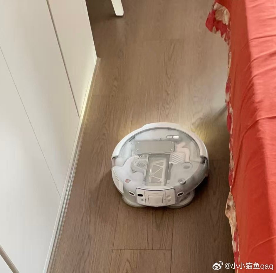 真的要笑死 我爸发现我买扫地机器人好用后立马也买了 为什么大疆的这款这么帅 这机械感👍 ​