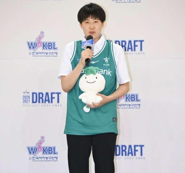 选秀首轮：
1.仁川——金田爱奈（侨胞，丰田羚羊，175cm）
2.釜山——林妍书（苏菲亚女子高中，170cm） 
3.牙山——金利惠（海外活动，原爱信飞翼，176cm）
4.富川——大仓悠利（侨胞，爱知学泉大学，178cm）
5.清州——元伊安娜（侨胞，泗川市厅，169cm）
6.龙仁——李素熙（淑明女子高中，181cm） ​