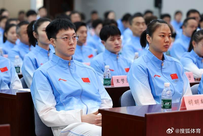 #胡明轩担任亚运会中国男篮队长# ​