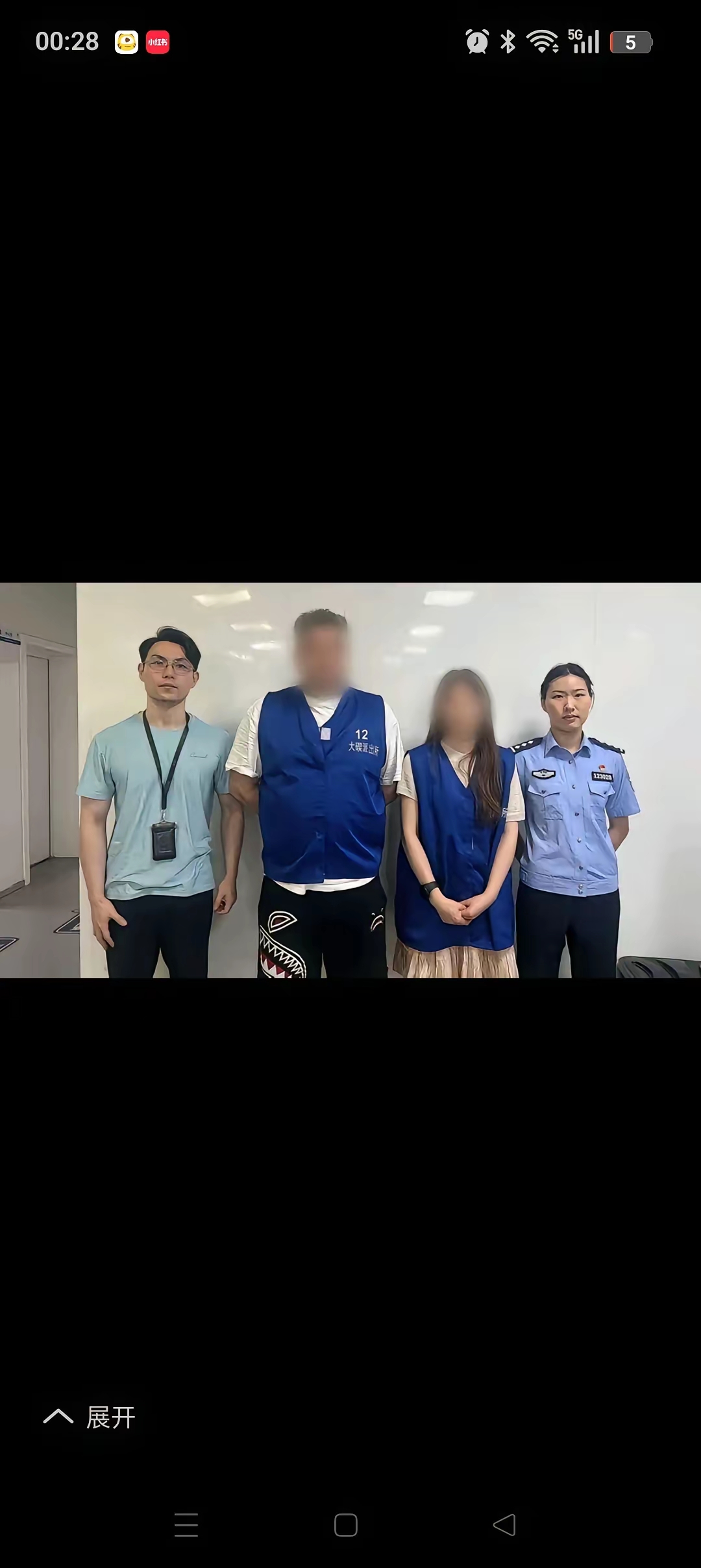宁波那个“西瓜砸头”的事儿，有结果了！

就前阵子那对夫妻，在西瓜摊上闹翻天，男人抄起西瓜“砰”一下砸摊主脑袋上，还耍横：“我全买了对吧？行不行！”——当时视频一出，全网都气炸了。

现在钱到账了：一个西瓜赔五千，前后加起来快七万块。夫妻俩掏钱买和解，摊主收了钱，不追究了。

你说值不值？搁老百姓算