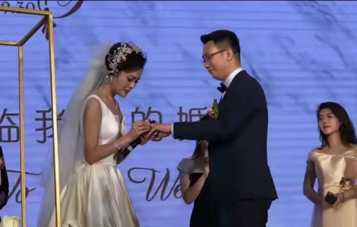 龚爽离世后才揭开枕边人：大学恋人伴她一生，这婚结得太高级