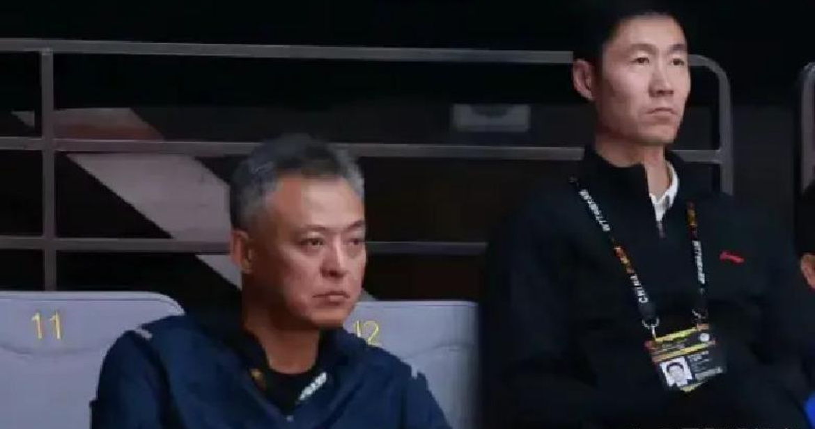 不得不承认的现实！
国乒困境或远比想象中要大
2026赛至今，三大冠军赛国乒一冠未得，目前正在开打的澳门冠军赛，国乒男女单争冠形势岌岌可危，若澳门冠军赛再次一冠未得，那这个记录属实有些尴尬，短短一年，难道外协涨球这么多么？其实背后原因更扎心。
如今的澳门冠军赛，王艺迪蒯曼爆冷一轮游，上 ​