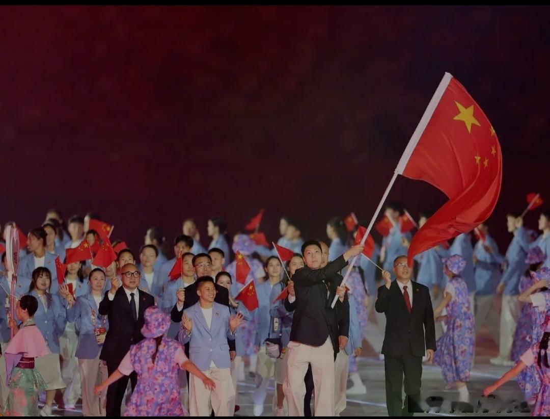 看完杭州亚运会各种奇怪的知识真的又增加了，之前完全没留意过这些冷点。
之前一直以为中日韩是亚洲体育圈办赛大户，结果翻完历史才吓一跳，泰国居然以4次举办亚运会的纪录稳居亚洲第一，前后四届全是在曼谷办的，咱们中国、日本、韩国反而并列只有3次。
还有这次杭州的亚运村，