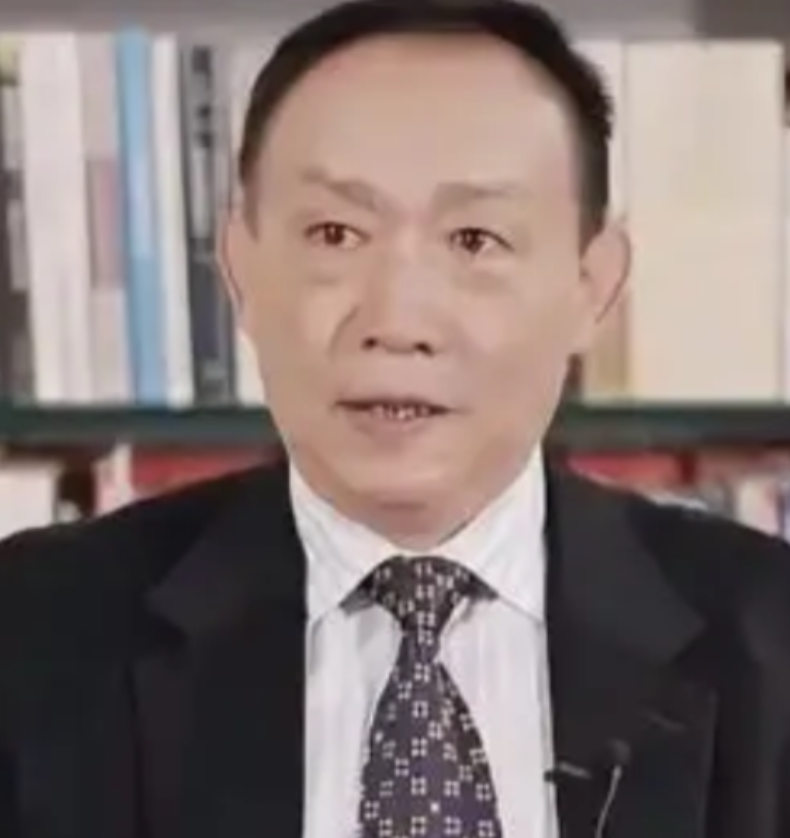 卢麒元最近扒开了一个极其尴尬的现实：国内砸进天文数字的社科研究经费，养着海量的研