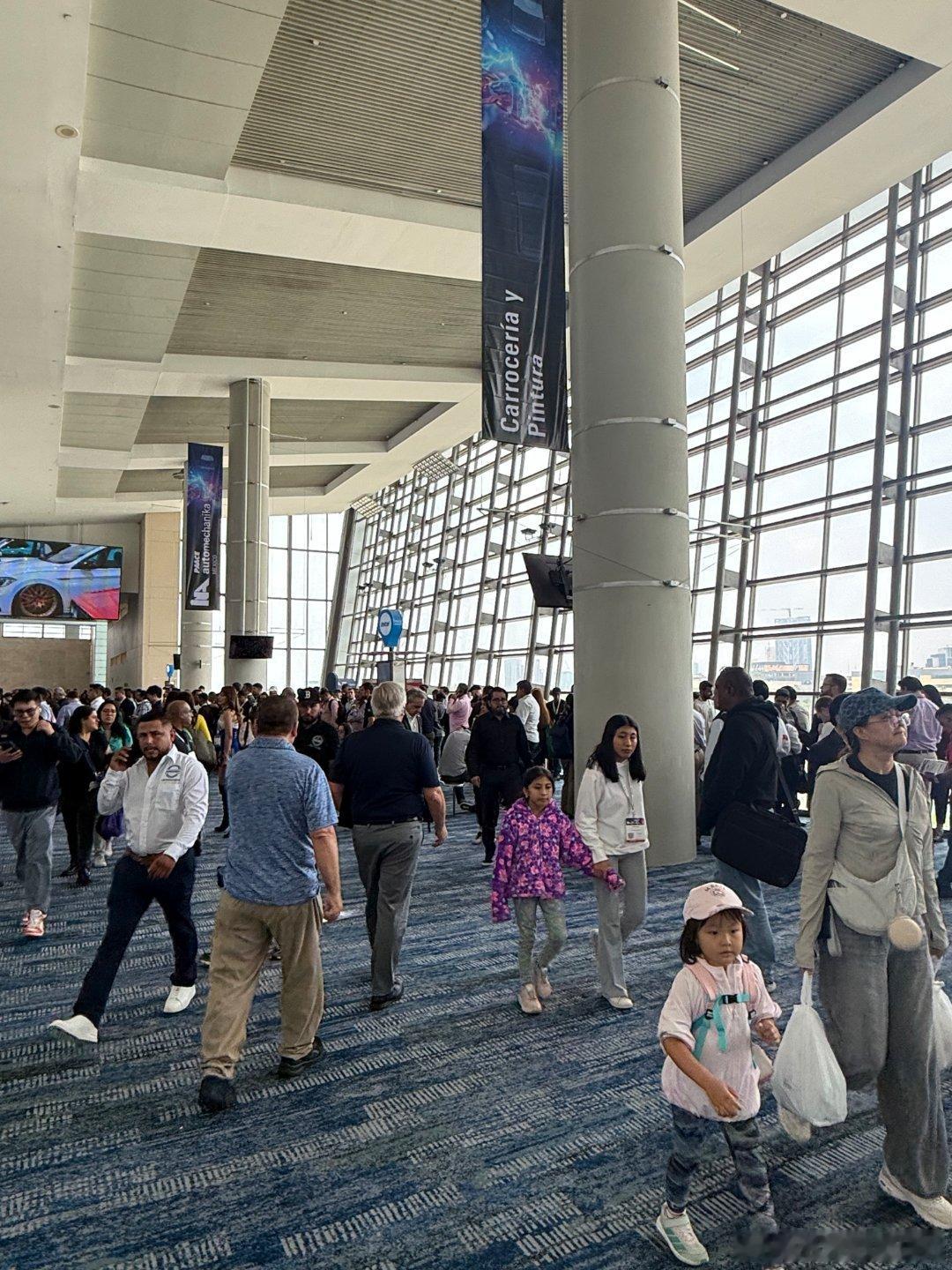 2027 年中美洲国际汽车零部件、原料加工及售后服务贸易展览会 PAACE Automechanika Mexico
展出时间：2027 年 7 月 7-9 日
举办周期：每年一届
展出地点：墨西哥 Centro Banamex 展览中心
展会数据：参展企业 500 余家（中国 195 家参展商），20000 余平方米
展品范围：
部件及组件：驾驶系统、底盘部 ​