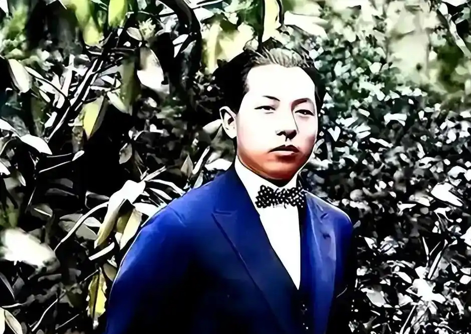 张学良晚年曾坦言：我一生有过11个情妇，最爱的却是她，她聪明极了，混蛋透了！要不是太坏，我早就娶她了，究竟是谁？

晚年做口述回忆录时，张学良聊起平生情史半点不遮掩，
从大家闺秀到交际名媛，他身边红颜知己从来没断过，
自己掰着手指头数，明明白白承认有过11位情妇。

唯独提起这个女人，他语气瞬间就复