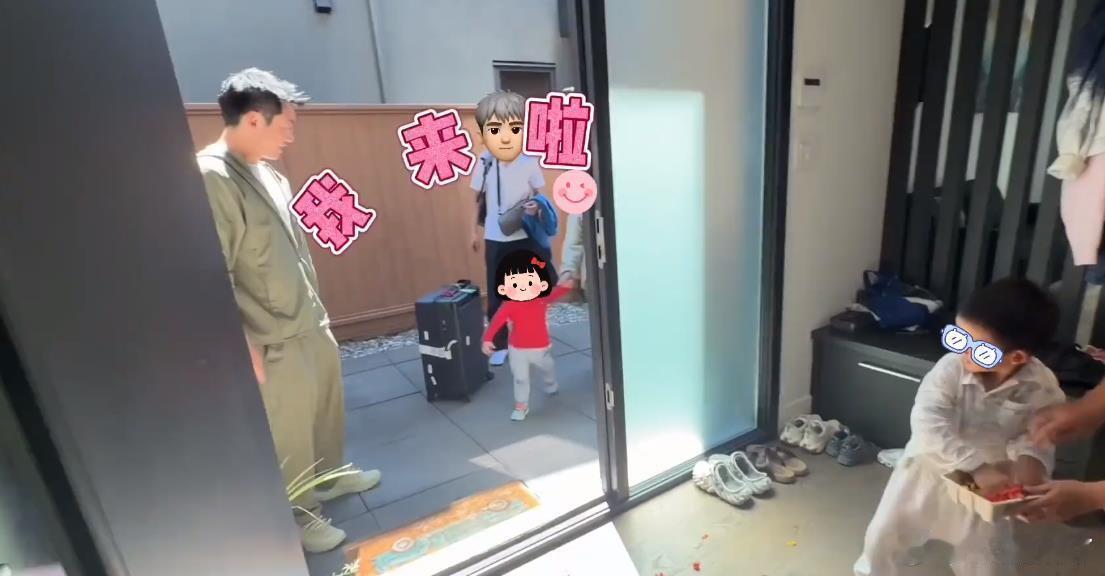 郑恺苗苗一家温哥华团聚，小女儿Kya又会唱歌又爱撒娇，租别墅带三娃过暑假，日常氛围感拉满 ​