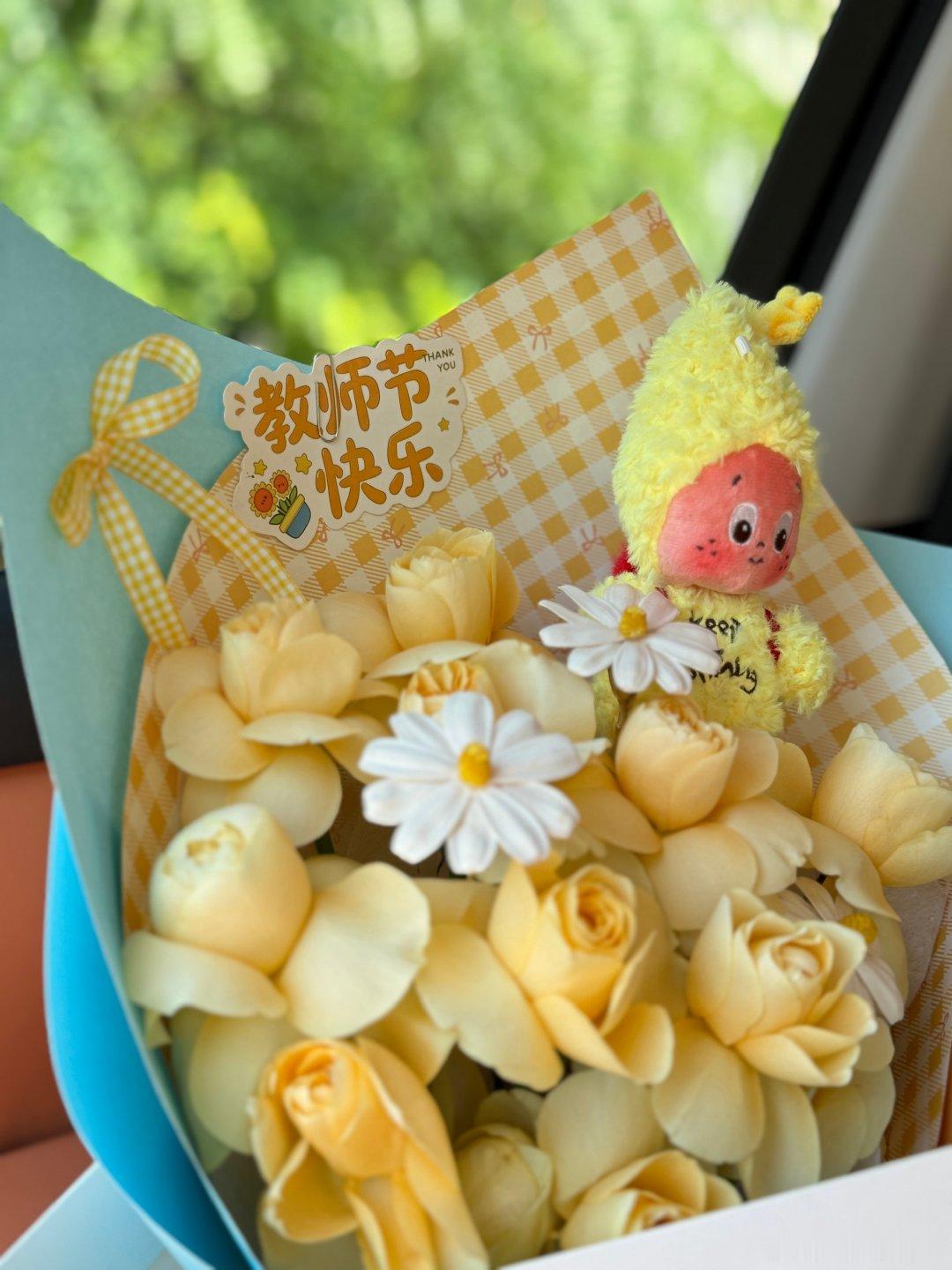这个个性的家伙不过情人节过教师节[求饶] ​