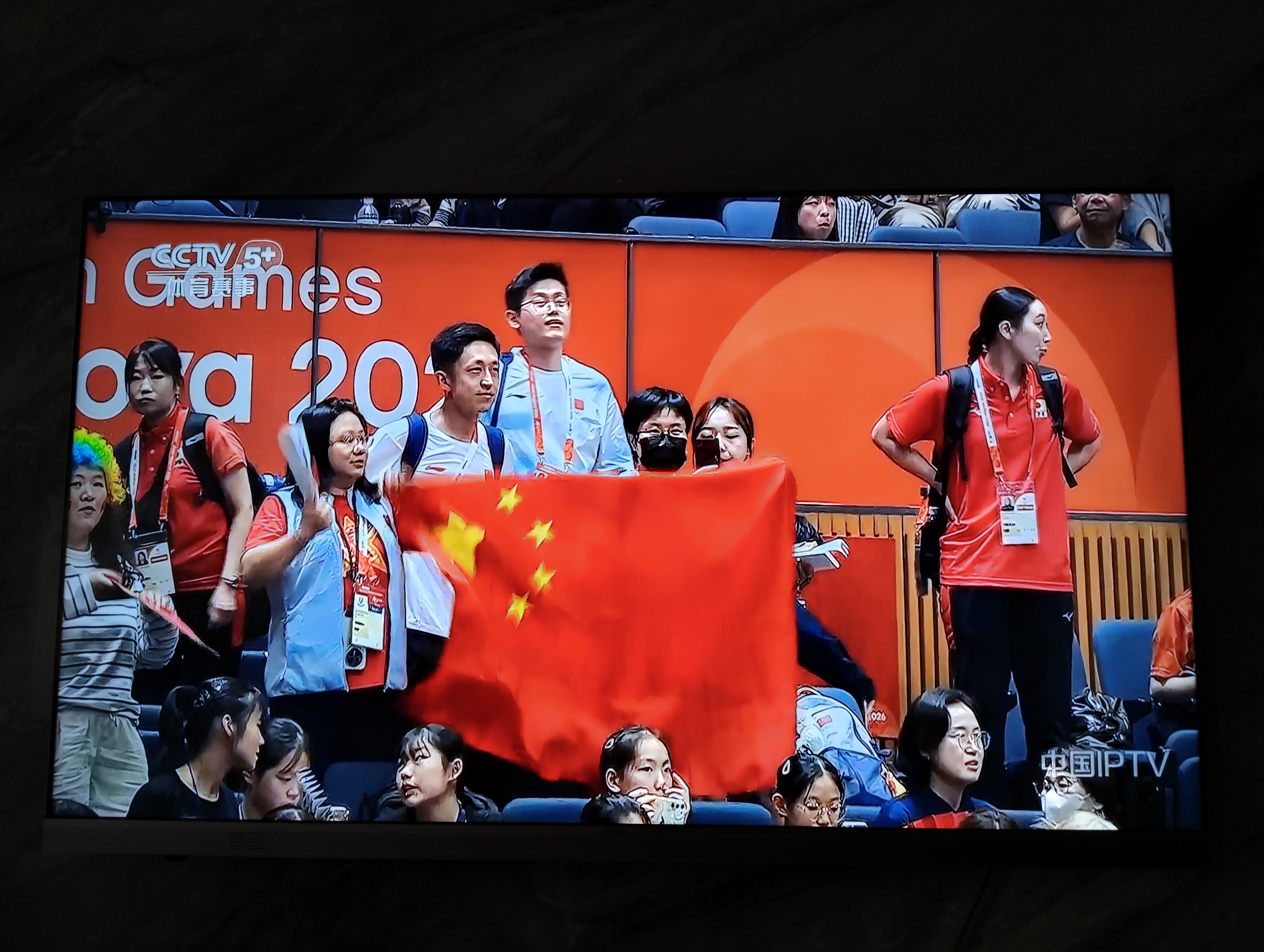 热烈祝贺在刚刚结束的亚运会女排半决赛中，中国女排3:2战胜泰国女排，挺进决赛！