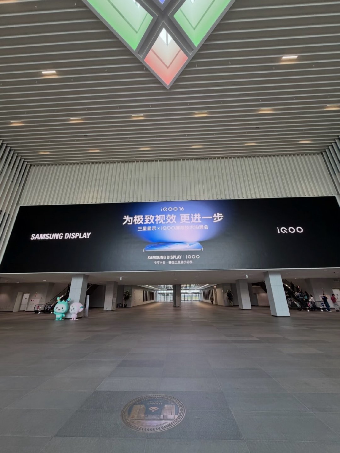 iQOO 这次把技术沟通会搞到韩国真是赢麻了，从没见博主朋友们发微博这么勤快，恨不得每一条都带上韩国！[doge] ​